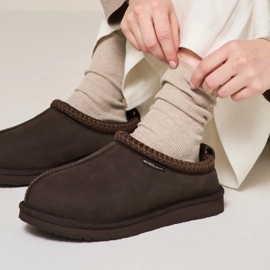Visuel Yellow Shoes : pantoufles en suède chocolat avec bordure tressée